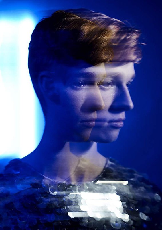 蓝色禁室 Sequin in a Blue Room (2019) 1080p [WEB-DL+8 GB][内封中字][已补全]Size: 8 GB　　「非常現代感，但有電影手工藝的氣味」─《好萊塢報導者》高中男孩西奎不再追尋真愛了