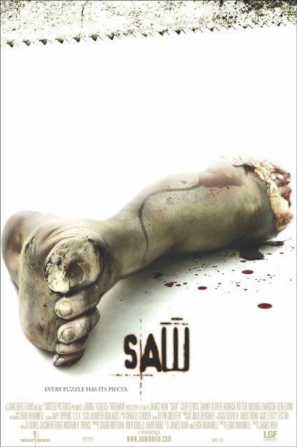 电锯惊魂 Saw (2004) 4K [BDISO+74 GB][内封中字]Size: 74 GB　　一觉醒来的亚当（雷•沃纳尔LeighWhannell饰）发现自己被困在一个废弃的厕所里