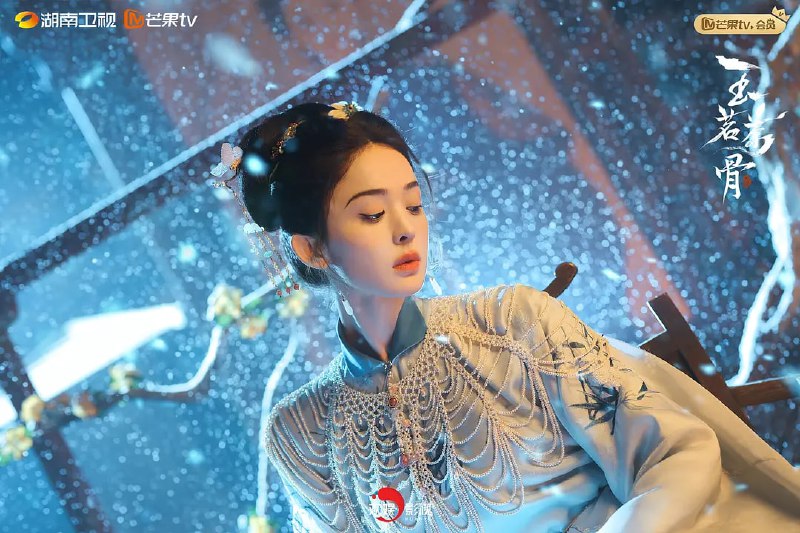 🎬 已更新：玉茗茶骨 （2025）WEB-4K HDR 高码版 中文字幕 第 26 集🗂 信息✦ 体积：4.2GB/ 集✦ 标签：#玉茗茶骨行 #连续剧 #电影📝 内容简介 年轻状元郎陆江来（侯明昊 饰）上任淳宁知县后屡破奇案，却因卷入一桩杀妻旧案，从官场新星沦落至绝境